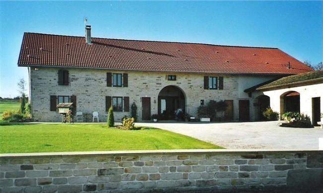Façade de maison en pierre Xertigny