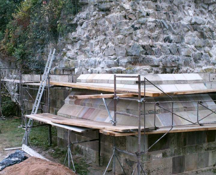 Travaux de remise en état d'un vieux donjon Xertigny
